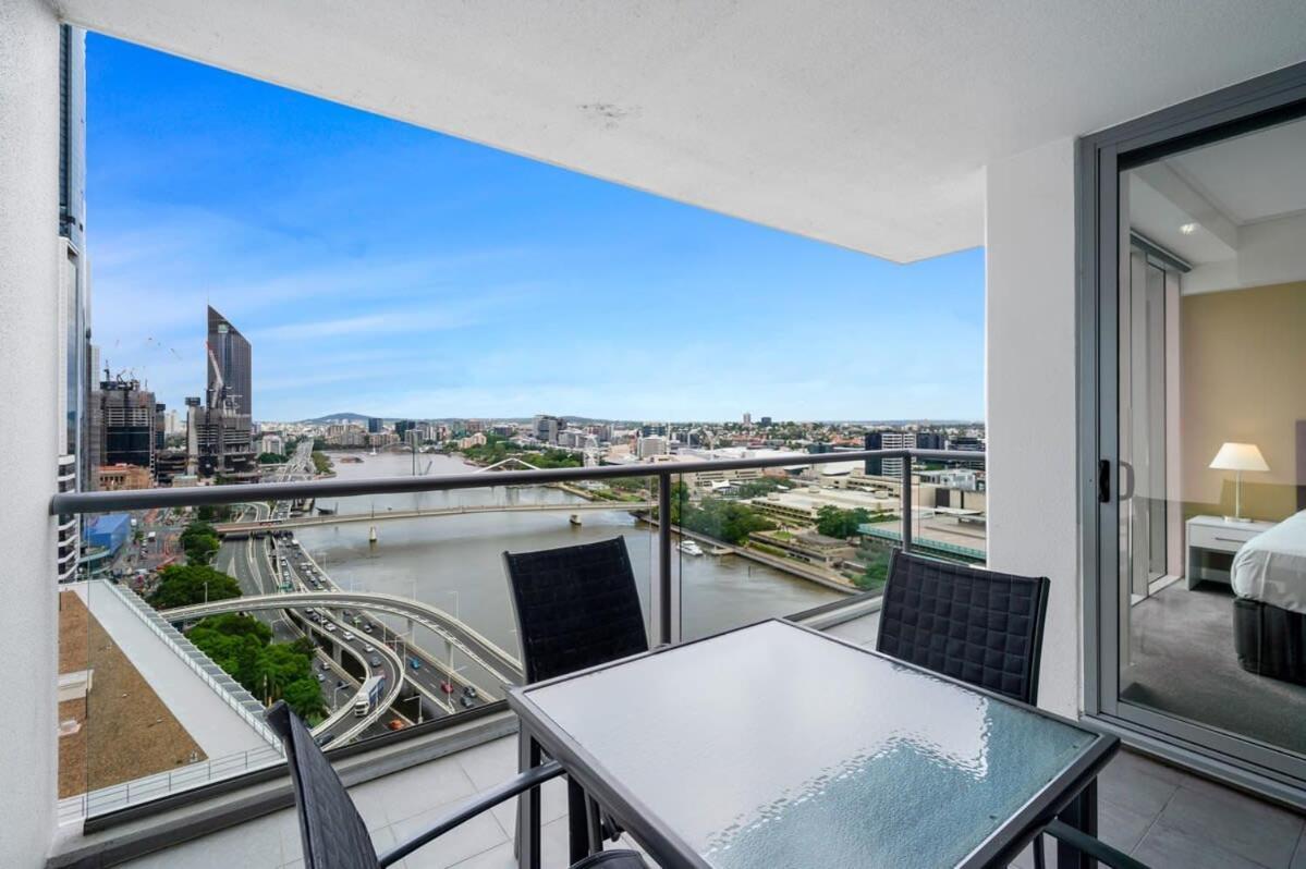 City Living - Brisbane River-View 2 Bedroom Apt Exteriör bild